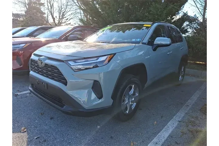 $27595 : Toyota RAV4 2023 XLE 4dr SUV image 3