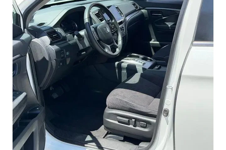 $22988 : Honda Pilot 2021 EX 4dr SUV image 10