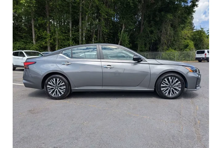 $19997 : Nissan Altima 2024 2.5 SV 4d image 3