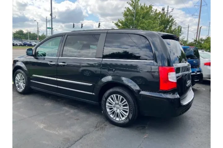 $8500 : 2014 Town and Country Touring image 5