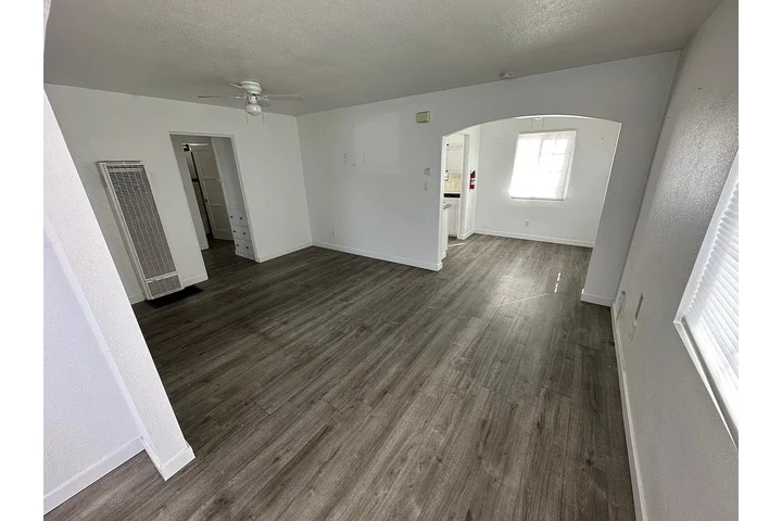 $800 : Nice Home...Chula Vista, CA image 2
