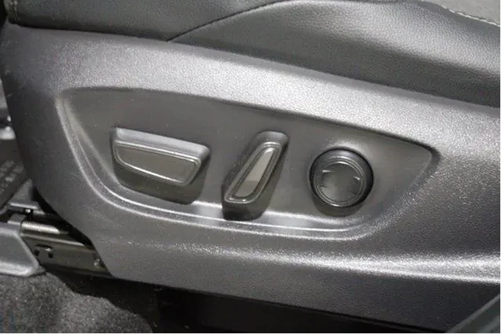 $26998 : Toyota bZ4X 2024 AWD XLE 4dr image 4