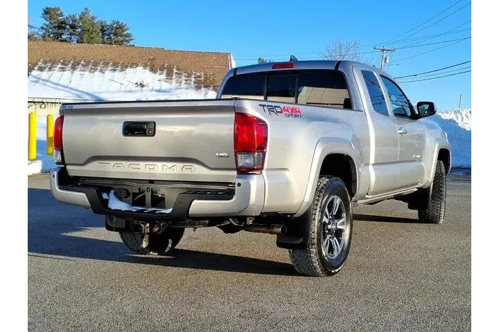 $28900 : Toyota Tacoma 2016 4x4 SR5 V image 2