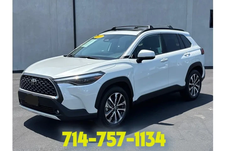 2023 Toyota Corolla Cross XLE image 2