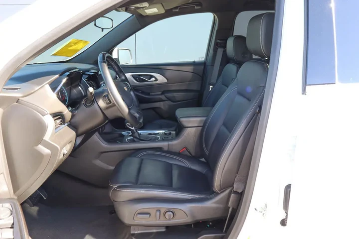 $32087 : 2023 Traverse FWD 4dr LT Leat image 7