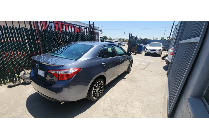 $10200 : Toyota corolla  salvage image 4