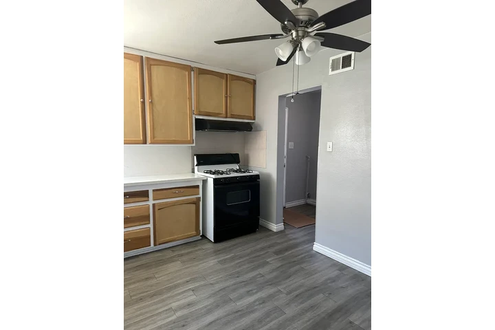 $1280 : Downey 2 & 1 Available image 3