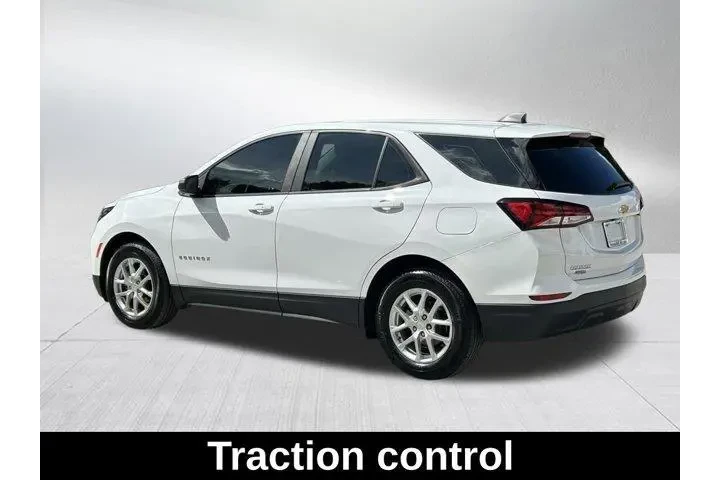 $18977 : Chevrolet Equinox 2023 LS 4d image 8