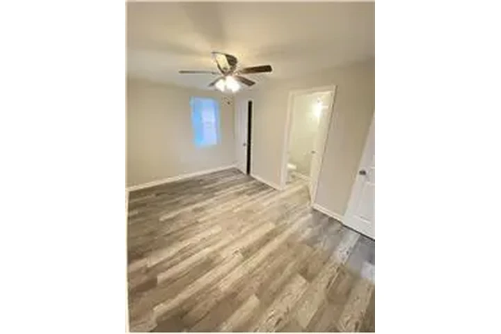 $1900 : Rental property with 3 bedro image 9