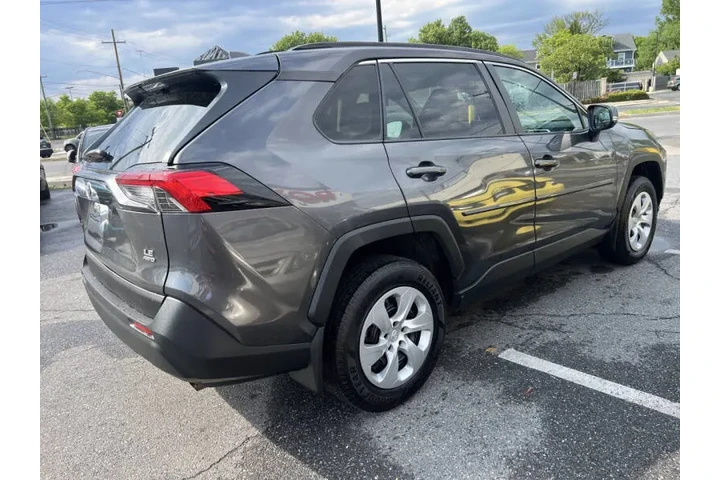 $16900 : 2019 RAV4 LE image 5