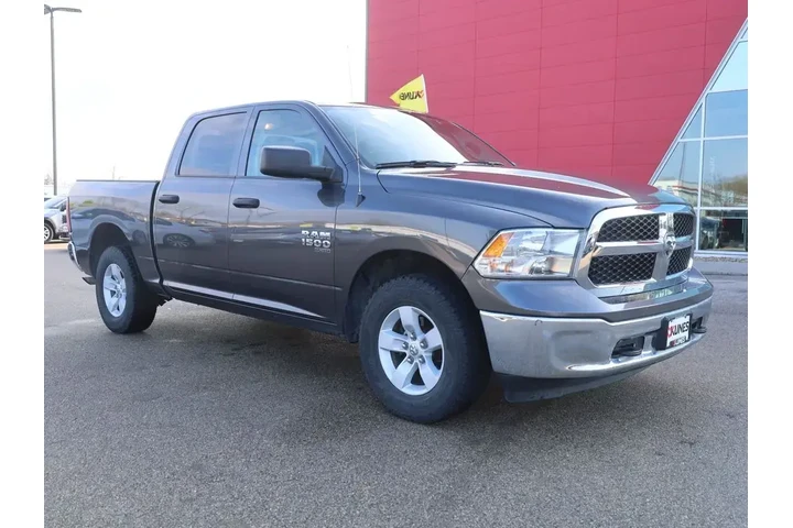 $27277 : Ram 1500 Classic 2022 4x4 SL image 2