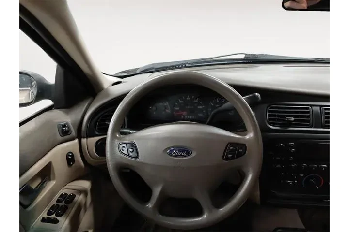 $3261 : Ford Taurus 2002 SE 4dr Wago image 9