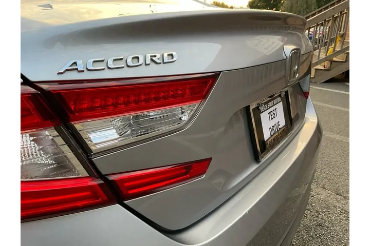 $14485 : Honda Accord 2019 LX 4dr Sed image 9