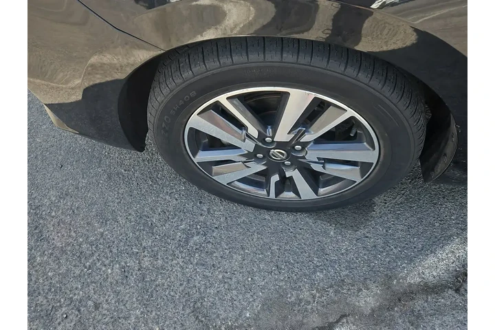 $14500 : Nissan Versa 2021 SV 4dr Sed image 3