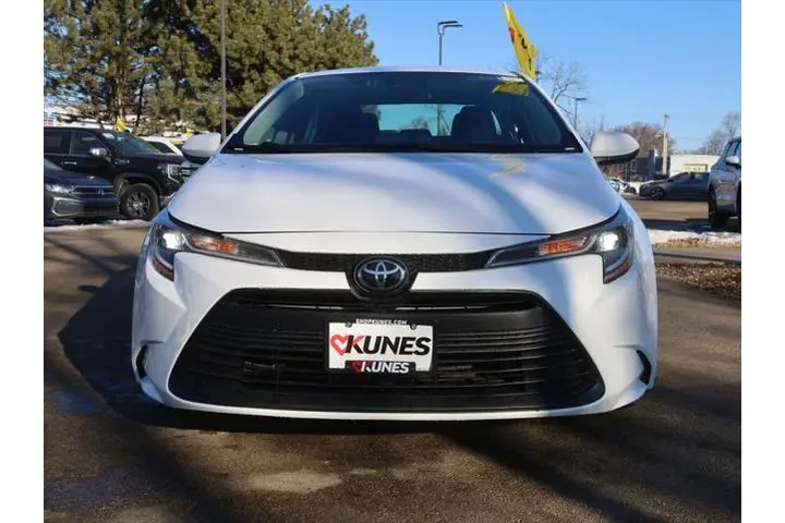 $16777 : Toyota Corolla 2023 LE 4dr S image 2