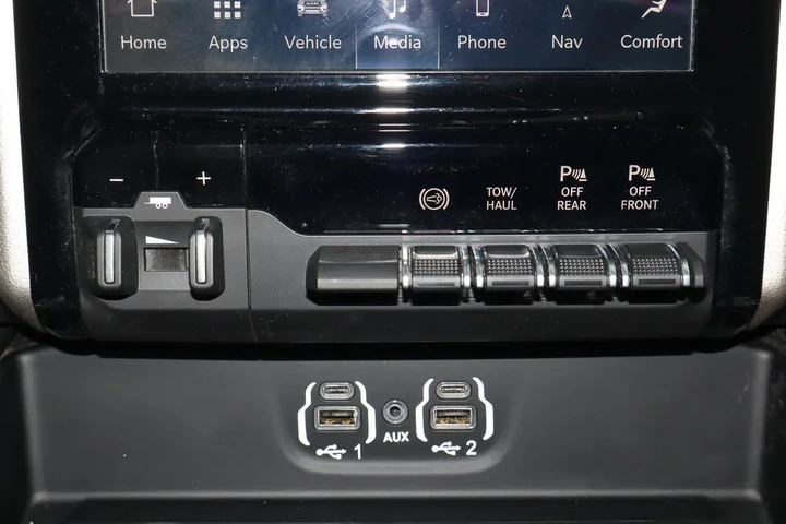 $67988 : 2024 3500 Laramie 4x4 Crew Ca image 10