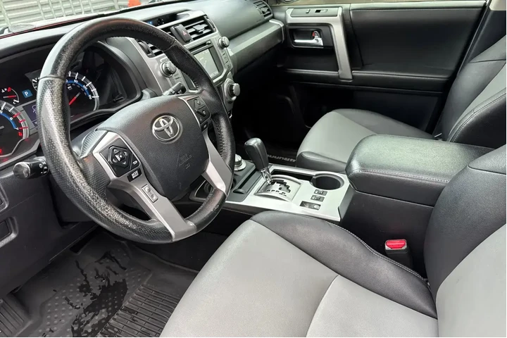 $23455 : Toyota 4Runner 2014 4x4 SR5 image 9