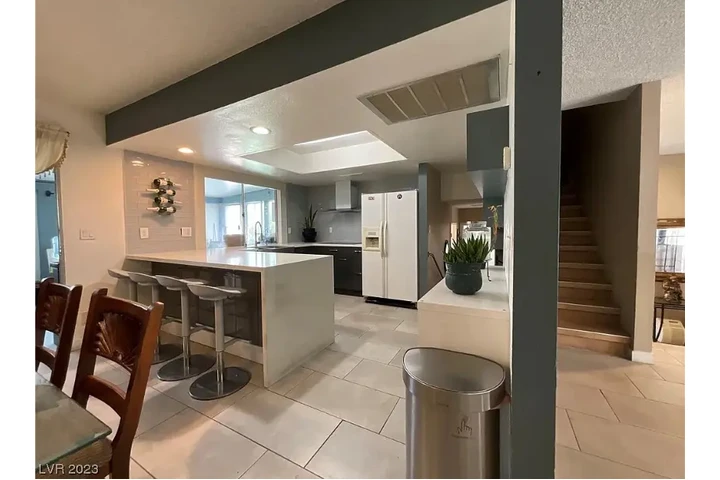 $800 : Room for Rent Cuarto en Renta image 2