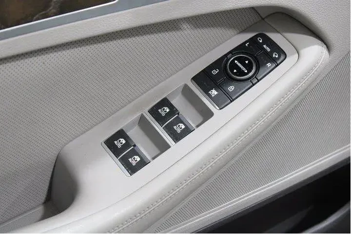 $24971 : Genesis G80 2018 3.8 4dr Sed image 4