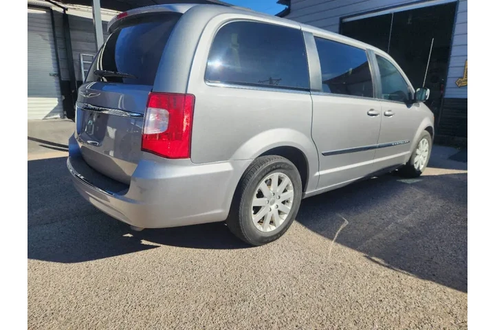 $7995 : 2014 Town and Country image 2
