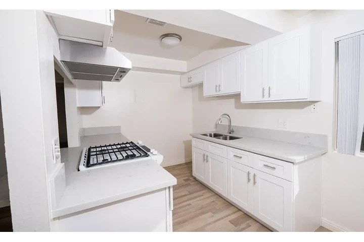 $2295 : Pioneer 2 Bd 1 Bath $2,295 image 4