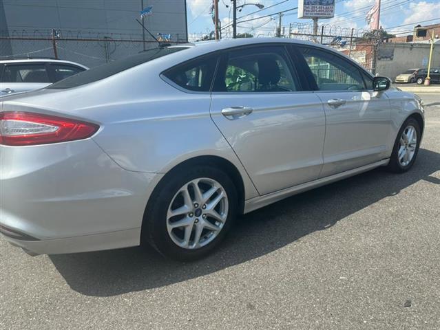 $6999 : Used 2014 Fusion 4dr Sdn SE F image 4