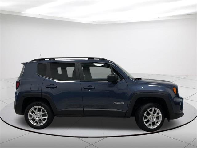 $18249 : Pre-Owned 2022 Renegade Latit image 2