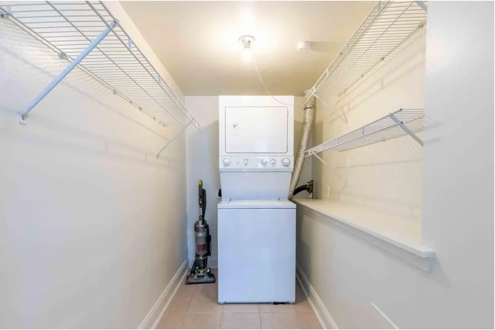 $1100 : Buena Park cama de buen tamaño image 10