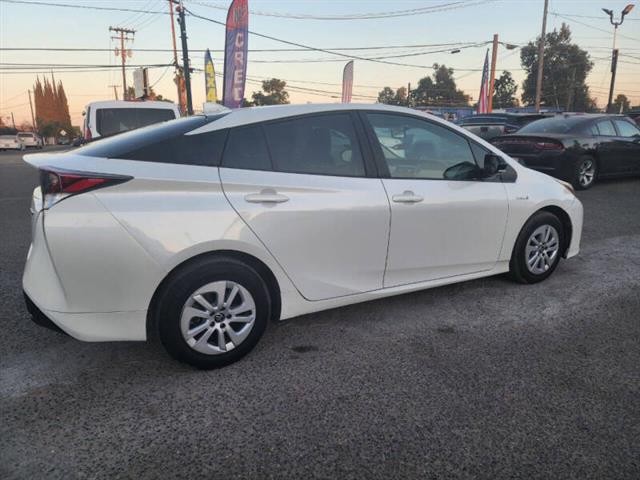 $17999 : 2016 Prius Two image 10