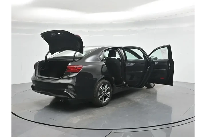 $16000 : Kia Forte 2022 LXS 4dr Sedan image 6