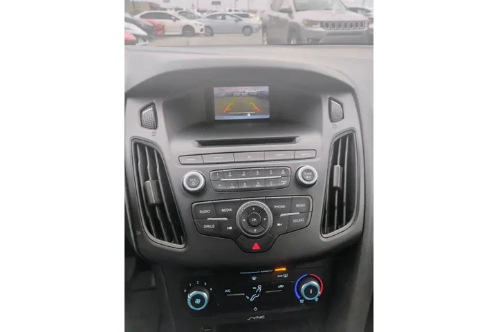 $8350 : 2016 Focus SE image 9