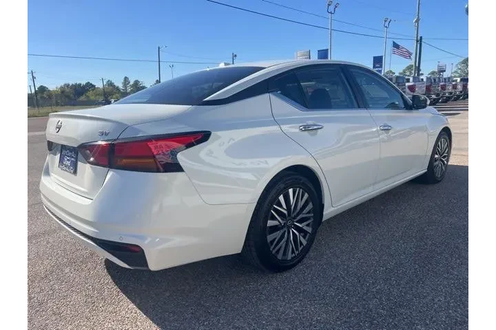 $19995 : Nissan Altima 2023 2.5 SV 4d image 5