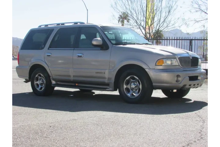 $7995 : 2000 Navigator image 1