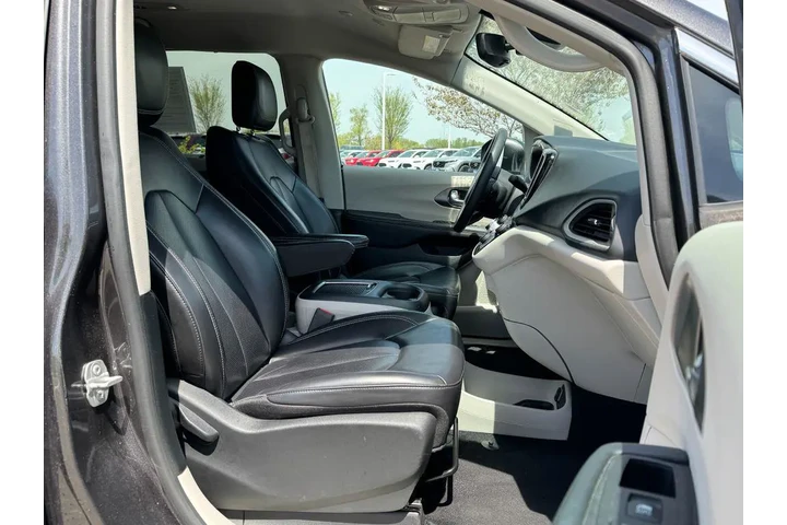 $23899 : Chrysler Pacifica 2023 Touri image 9