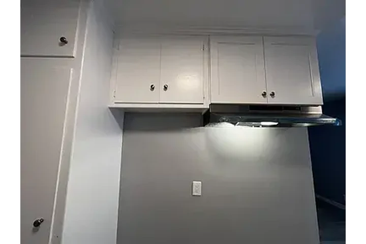 $2400 : Comfortable Modern House image 2