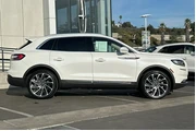 $38900 : Lincoln Nautilus 2022 AWD Re thumbnail