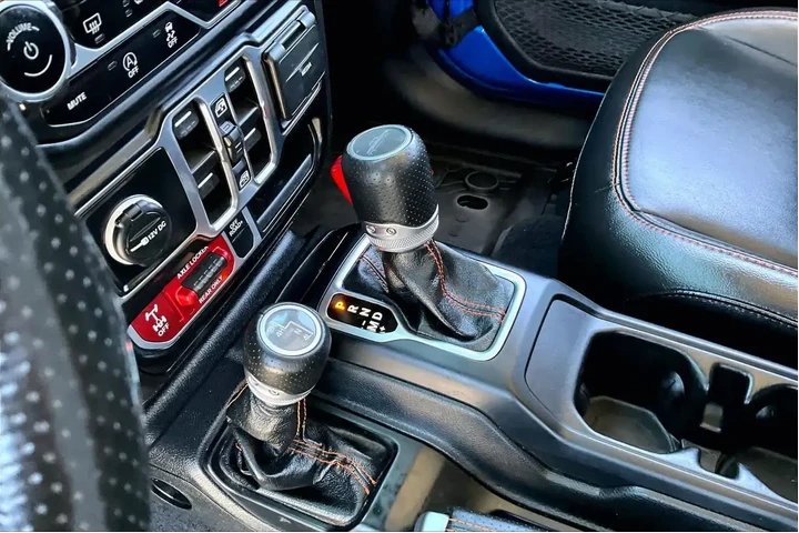 $39938 : Jeep Gladiator 2023 4x4 Moja image 5