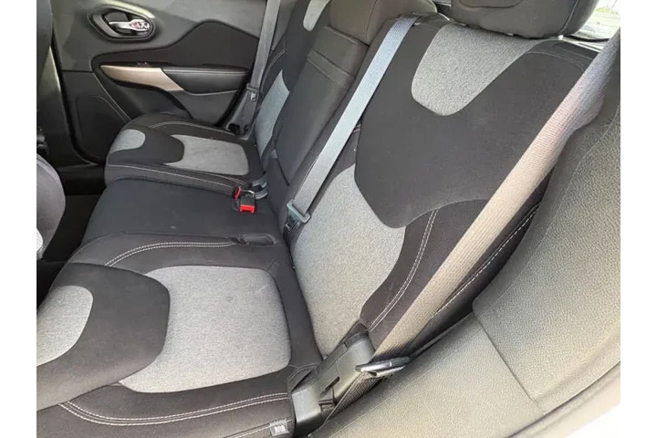 $8350 : 2018 Cherokee Latitude image 7