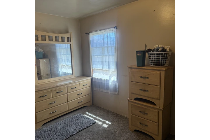 $1100 : Renta cuatro a mujer/hijoo image 1