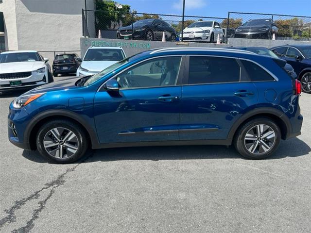 $23900 : Used 2022 Niro PHEV EX for sa image 8