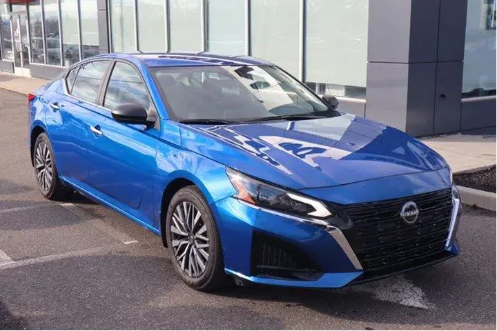 $19502 : Nissan Altima 2025 2.5 SV 4d image 2