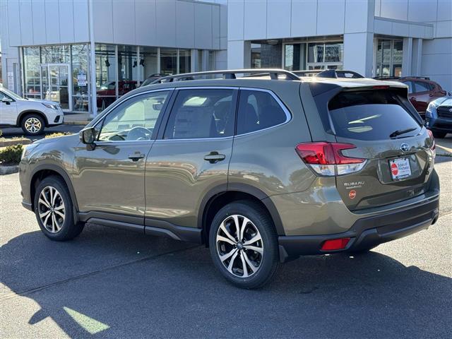 $38325 : PRE-OWNED 2024 SUBARU FORESTER image 3