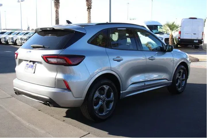 $19898 : Ford Escape 2023 AWD ST-Line image 8