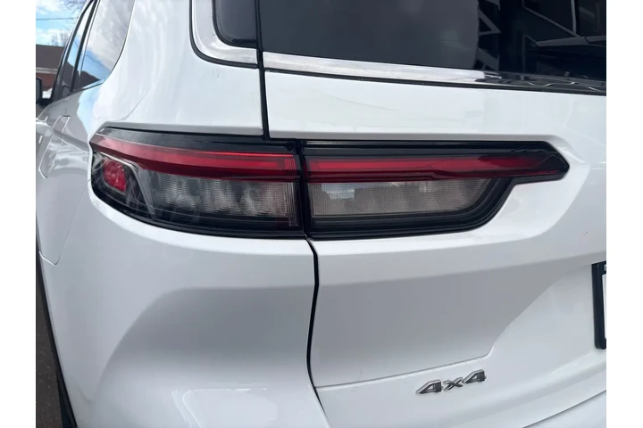 $34995 : 2023 Grand Cherokee L Laredo image 9