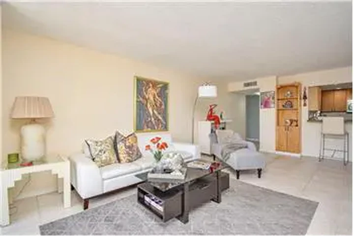 $4290 : Rental property with 3 bedro image 4