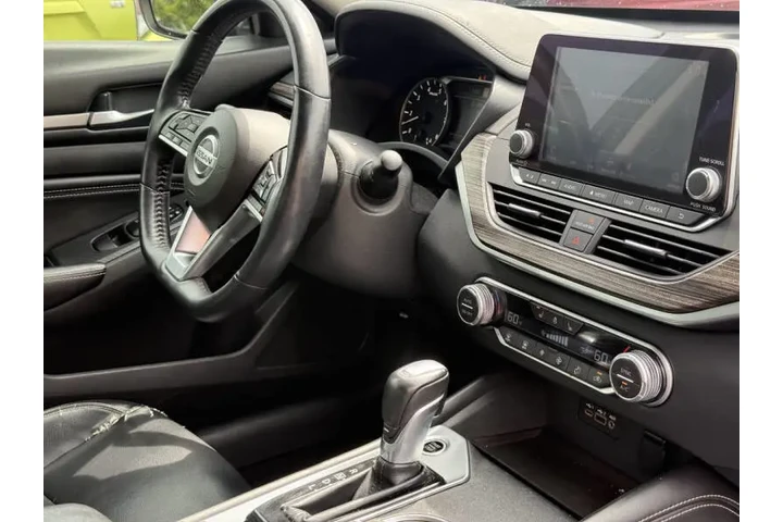 $13995 : 2019 Altima 2.5 SL image 9