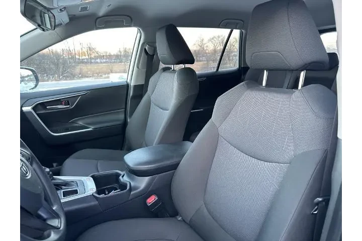 $31995 : Toyota RAV4 2025 AWD XLE 4dr image 4