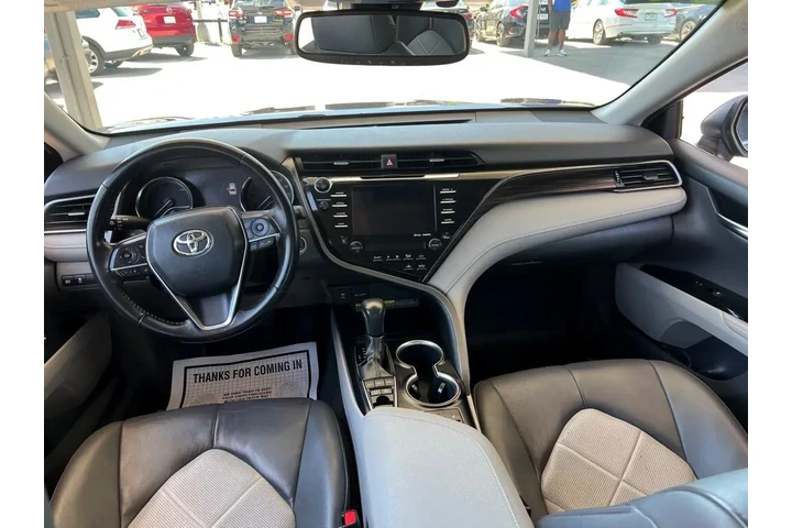 2019 Camry Hybrid XLE image 9