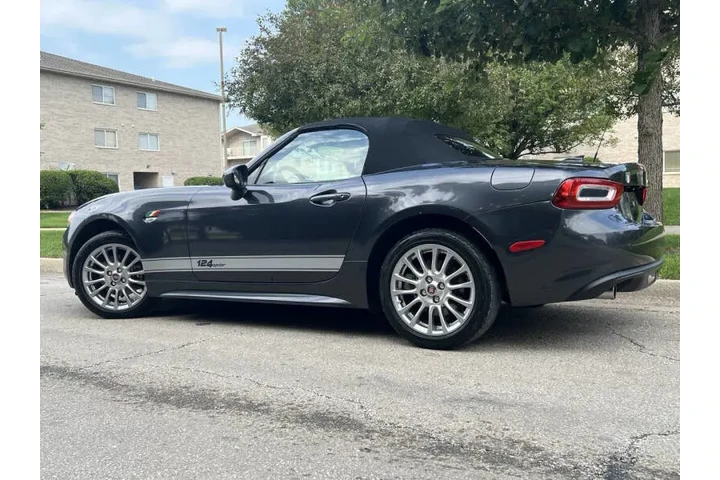 $12995 : 2017 FIAT 124 Spider Classica image 9