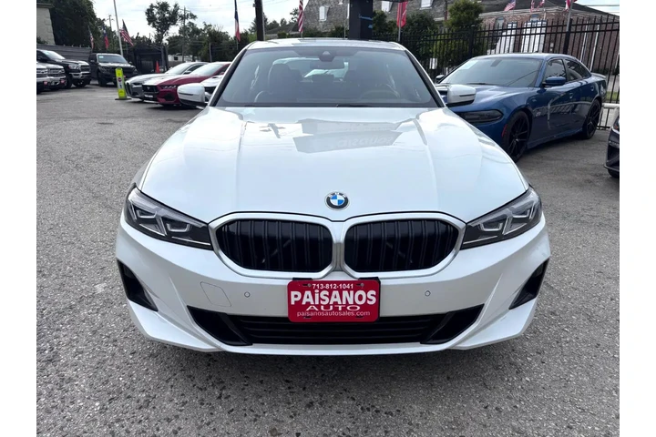 2025 BMW 3 Series 330i Sedan image 3